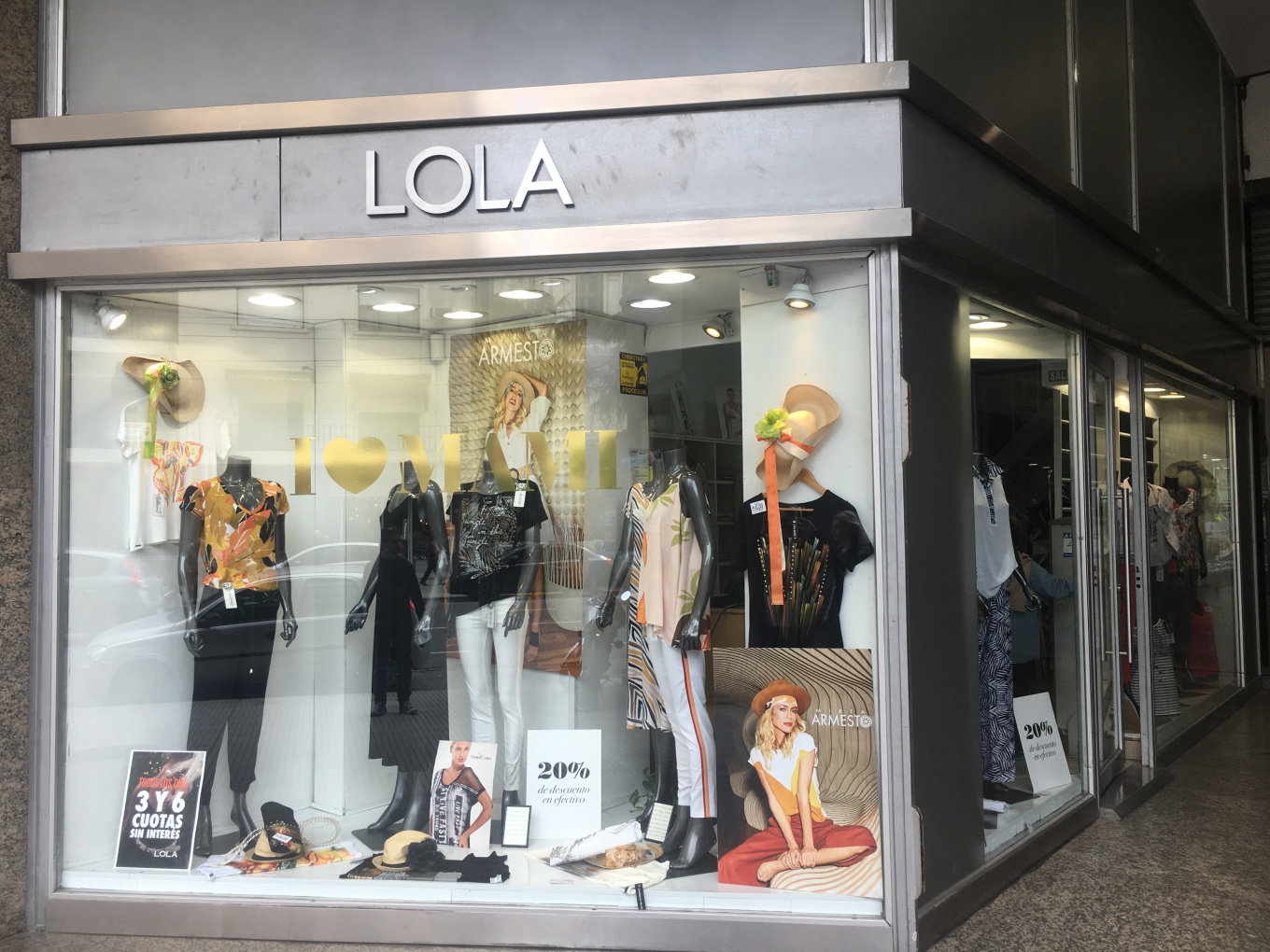 Arriba 73+ imagen lola ropa femenina